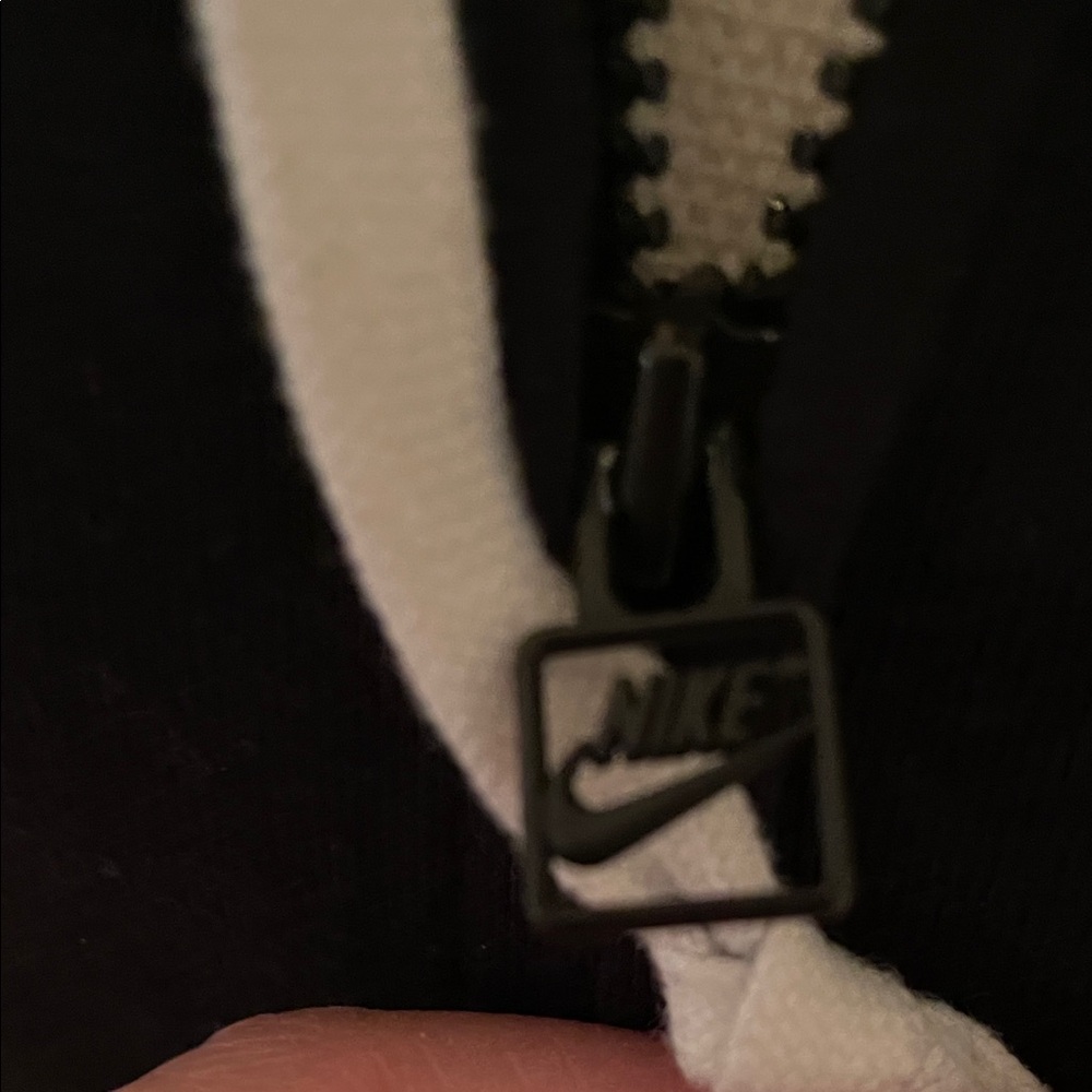 “Nike” Black Hooded Vest with Logo! - Picture 8 of 11